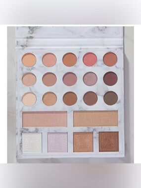 BH Cosmetics Carli Bybel Deluxe Eyeshadow & Highlighter Palette